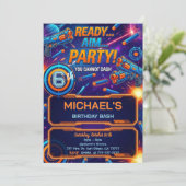 Dart Gun Birthday Invitation (Debout devant)