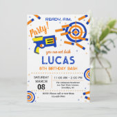 Dart Party Birthday Invitation | Dart Gun (Debout devant)