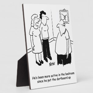 Dartboard in de slaapkamer. Funny Cartoon Fotoplaat