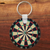 Dartboard met een Dart in Bullseye, toetsenbord Sleutelhanger (Voorkant)