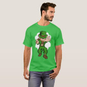 Darts Speler Leprechaun St. Patrick's Day Darts T-shirt (Voorkant volledig)