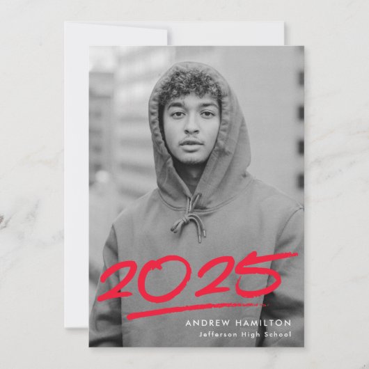 Dashed Red Class of 2025 Modern Photo Afstuderen Aankondiging (Voorkant)