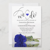 Dat doen we! Elegante Royal Blue Roos QR Code Wedd Kaart (Voorkant)