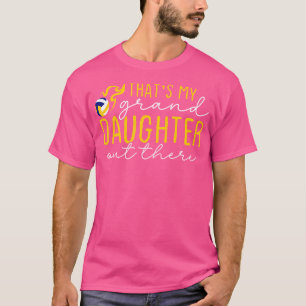 Dat is mijn kleindochter die volleybal speelt t-shirt
