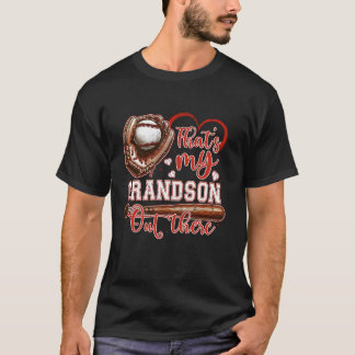 Dat is mijn kleinzoon daar, honkbal oma mot t-shirt