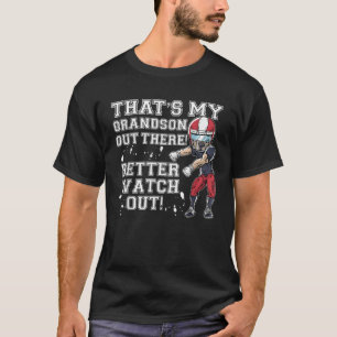 Dat is mijn kleinzoon daar, oma van het Rode Footb T-shirt
