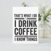 Dat is wat ik doe ik Drink Coffee Funny Caffeine Bedankkaart (Staand voorkant)