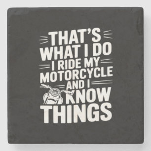 Dat is wat ik doe, ik rijd op mijn motorfiets en i stenen onderzetter