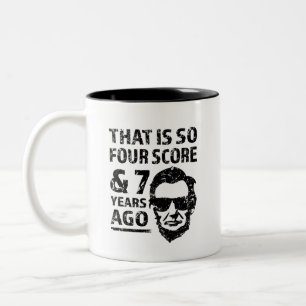 Dat is zo 4 Score en 7 jaar geleden grappig Lincol Tweekleurige Koffiemok