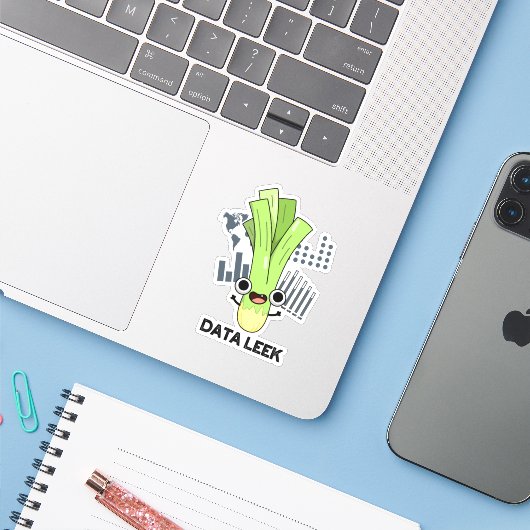 Data Leek Funny Computer Veggie Pun Sticker (Laptop met iPhone)