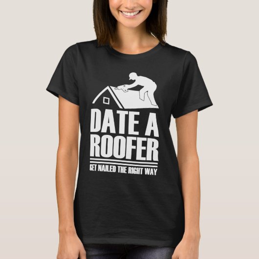 Datum Roofer krijgt Nailing the Right Way Roofing  T-shirt (Voorkant)