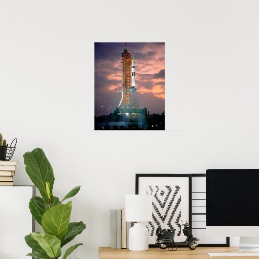 Dawn breekt achter ASTP Saturn IB CDDT Poster (Thuiskantoor)