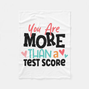 Day Teacher Shirt Je bent meer dan een test score Fleece Deken