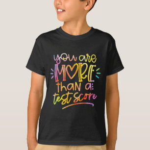 Day Teacher Tie Dye Je bent meer dan een test scor T-shirt