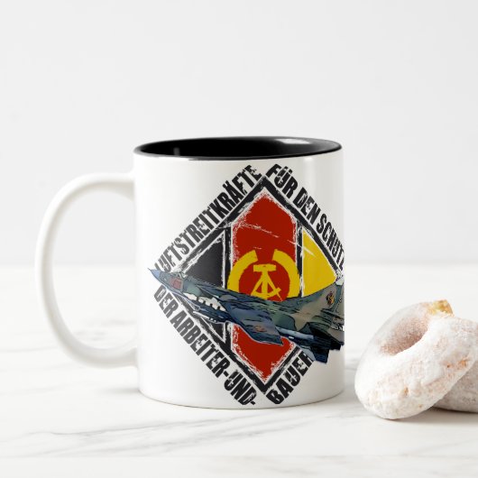 DDR MIG 23 TWEEKLEURIGE KOFFIEMOK (Met donut)
