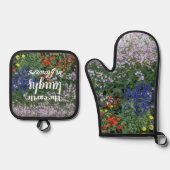 De aarde lacht in bloemen tuin citaat ovenwant & pannenlap set (Voorkant)