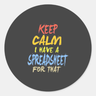 De accountant beschikt over een spreadsheet voor d ronde sticker