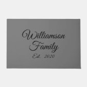 De achternaam, het jaar, het nummer van de koppeli deurmat (Voorkant)