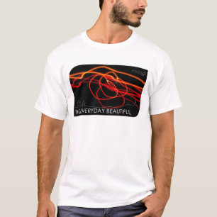 De alledaagse schoonheid - rode nachtzwijn t-shirt