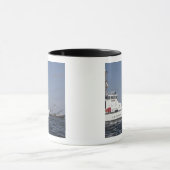 De Amerikaanse kustwacht Cutter Marlin patrouleert Mok (Midden)