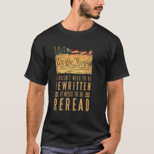 De Amerikaanse vlag moet worden gelezen. T-shirt