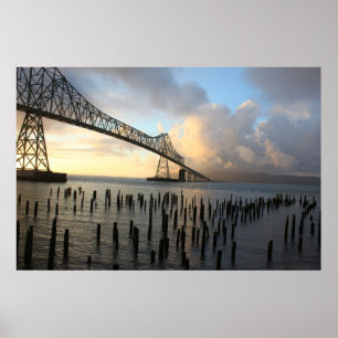De Astoria-Megler-brug op zonsondergang Poster