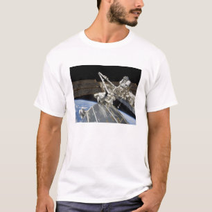 De astronauten voeren een reeks taken uit t-shirt