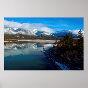 De Athabasca-rivier in het natuurpark Jasper Poster