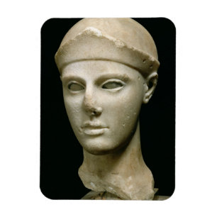 De Athena van Aegina, met een helm, hoofd van een Magneet