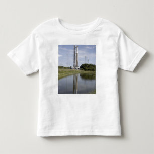 De Atlas V/Centaur komt op het lanceringsbedrijf a Kinder Shirts