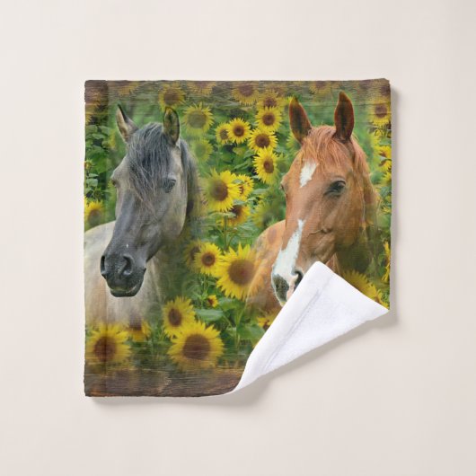 De beaux chevaux dans le champ de tournesols (Gant de toilette)