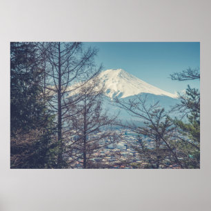De berg Fuji-uitzicht uit de Rode pagode in japan  Poster