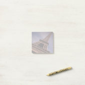 De beroemde Landmark Foto van de Eiffel Tower van Post-it® Notes (Op bureau)