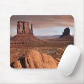 De beroemde mesas van Monument Valley, Utah. Muismat (Met muis)