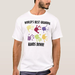 De beste opa van de wereld pakt T-shirt uit