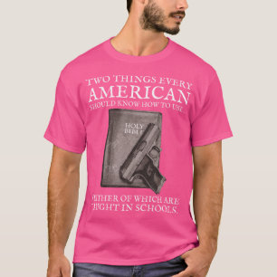 De Bijbel en het tweede Pistool T-shirt