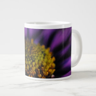 De binnenkant van een paarse bloem Jumbo koffiemok Extra Grote Beker