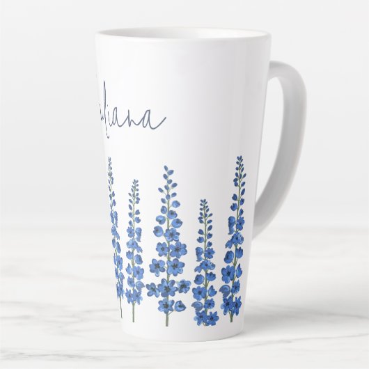 De blauwe bloemen van Delphinium Latte Mok (Rechterhoek)