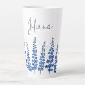 De blauwe bloemen van Delphinium Latte Mok (Voorkant)