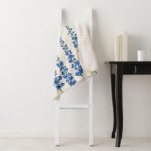 De blauwe bloemen van Delphinium Sherpa Deken (In situ)