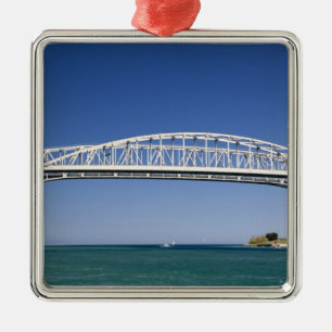 De Blue Water Bridge is een brug met twee overspan Metalen Ornament