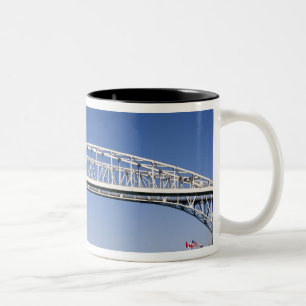 De Blue Water Bridge is een brug met twee overspan Tweekleurige Koffiemok