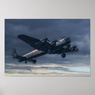 De bommenwerper van Avro Lancaster aan de hemel Poster