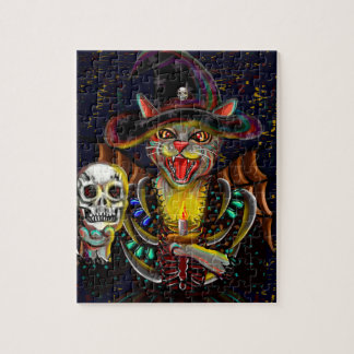 De boze heekkat houdt een schedel en een kaars vas legpuzzel