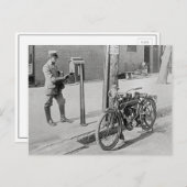 De Brievenbesteller van de motorfiets, 1909 Briefkaart (Voorkant / Achterkant)