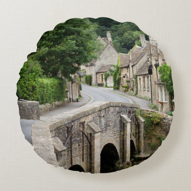 De brug in Castle Combe, Britse kussen (Voorkant)