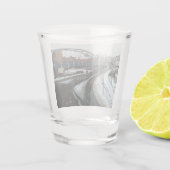 De brug, in de sneeuw shot glas (Achterkant)