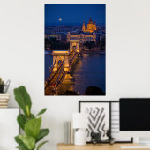 De Brug van de ketting en Volledige Maan bij nacht Poster (Thuiskantoor)