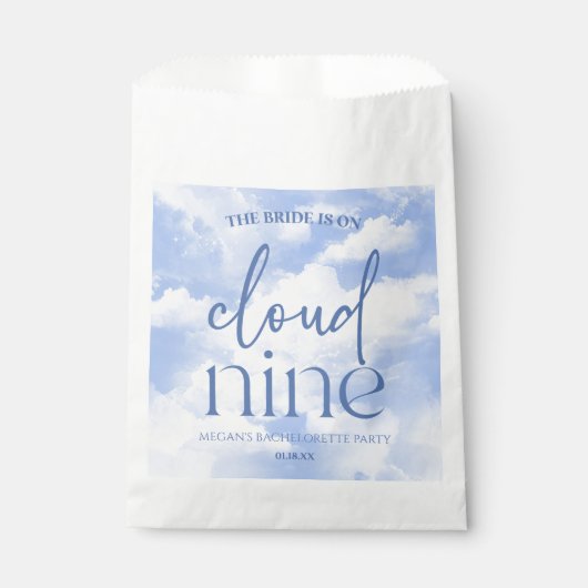 De bruid is op Cloud Nine Bachelorette Party Bedankzakje (Voorkant)