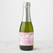 De bruid is op wolk negen roze Vrijgezellenfeest Sparkling Wijnetiket (Voorkant)